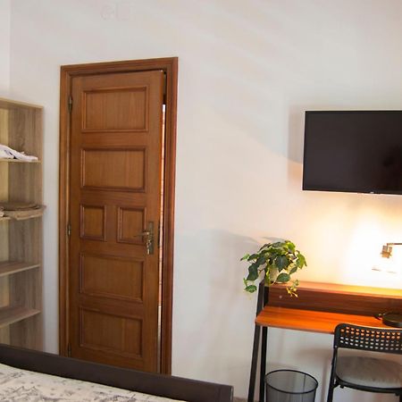 Habitacio V Cal Kim Apartment Martorell Luaran gambar