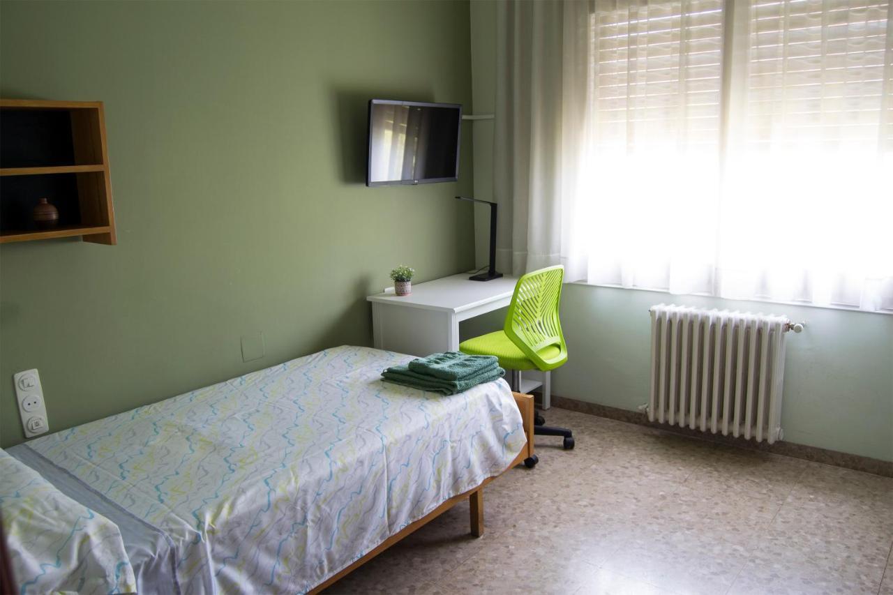 Habitacio V Cal Kim Apartment Martorell Luaran gambar